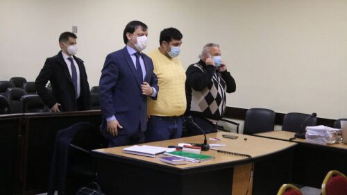 Juicio oral. Óscar González Daher, junto a su hijo y a su abogado, en la audiencia.