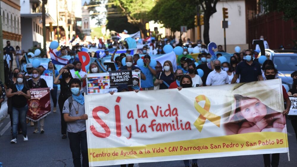 Marcha. Imagen de referencia, organizaciones provida y profamilia caminaron hastas la Catedral.