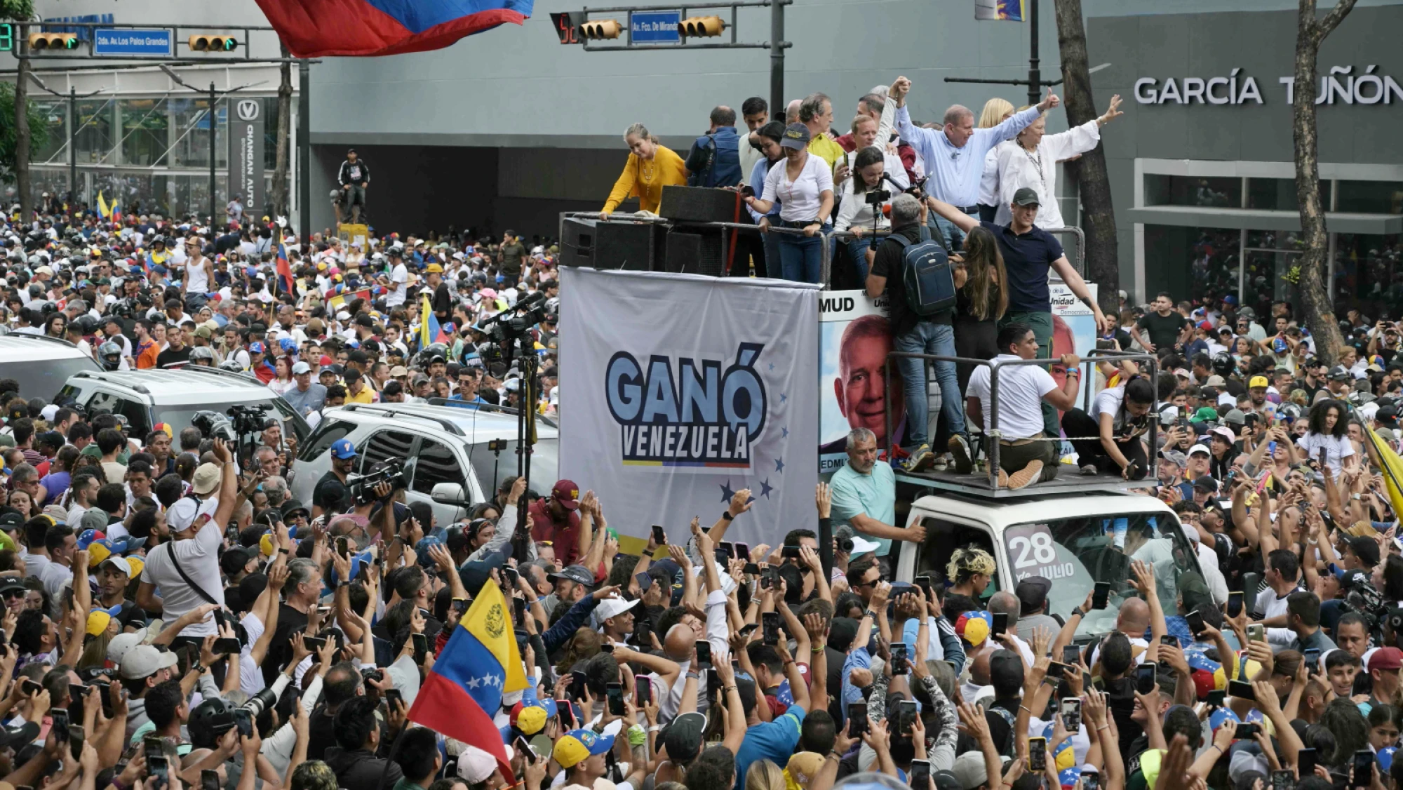 Las protestas contra Maduro ya dejan 12 muertos y 750 detenidos Las protestas contra Maduro ya dejan 12 muertos y 750 detenidos