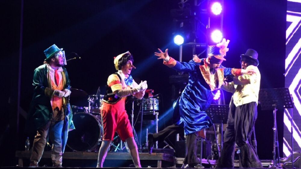 Teatro. La pieza infantil Pinocho fue la primera atracción.