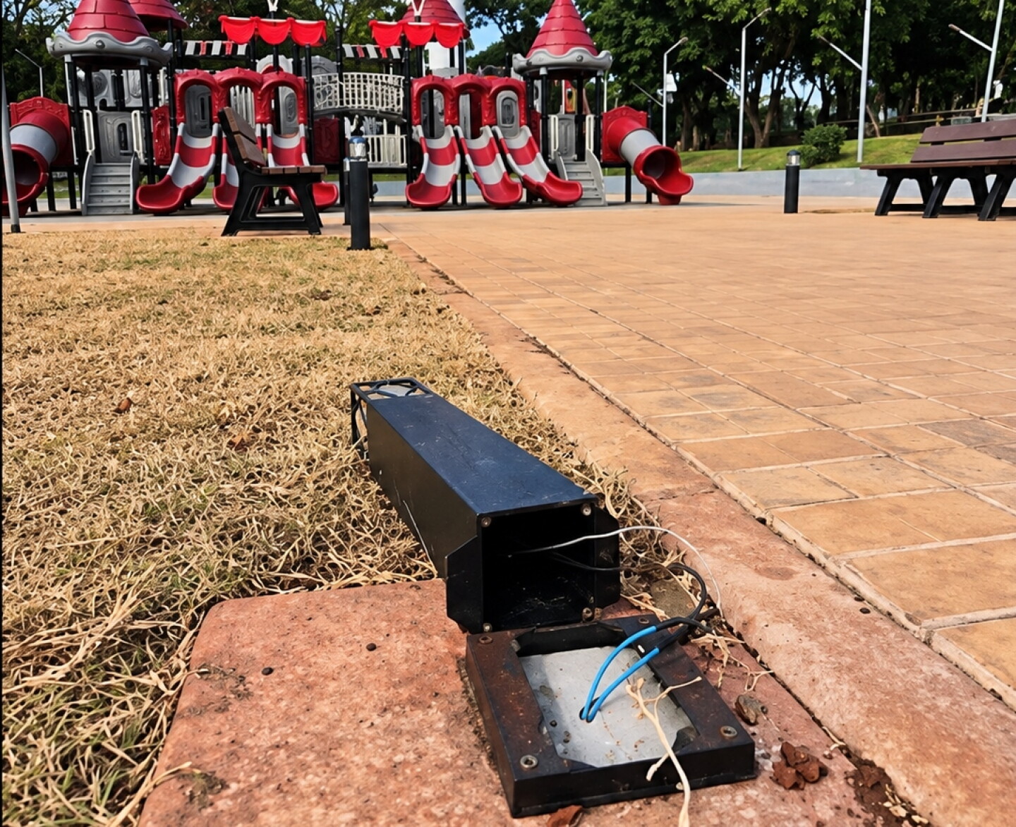 Destrozos en plaza de CDE para jueves_Destrosos3_69331369.jpg