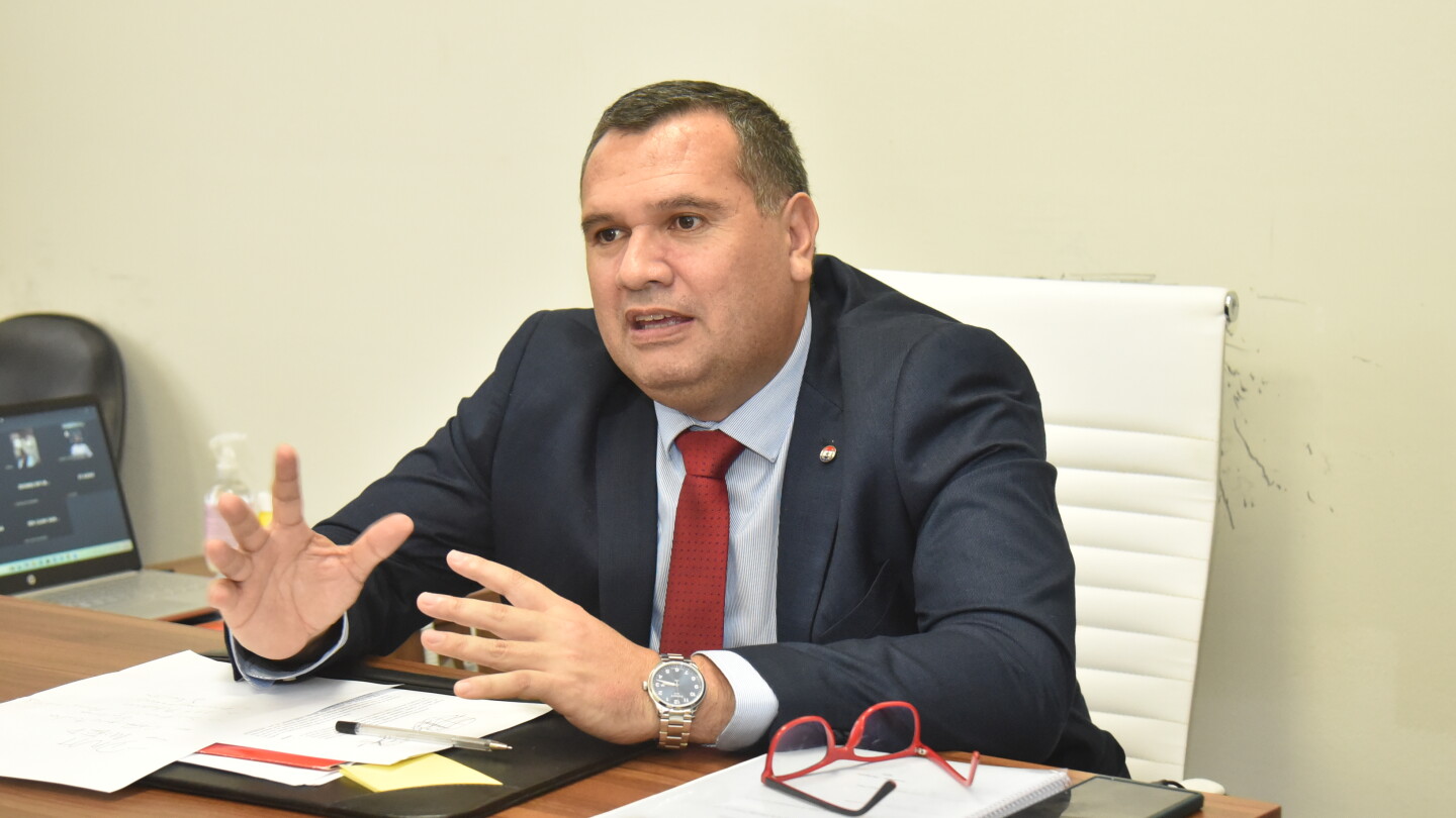 Senador anticipa nueva fórmula presidencial del peñismo si persiste la división en HC