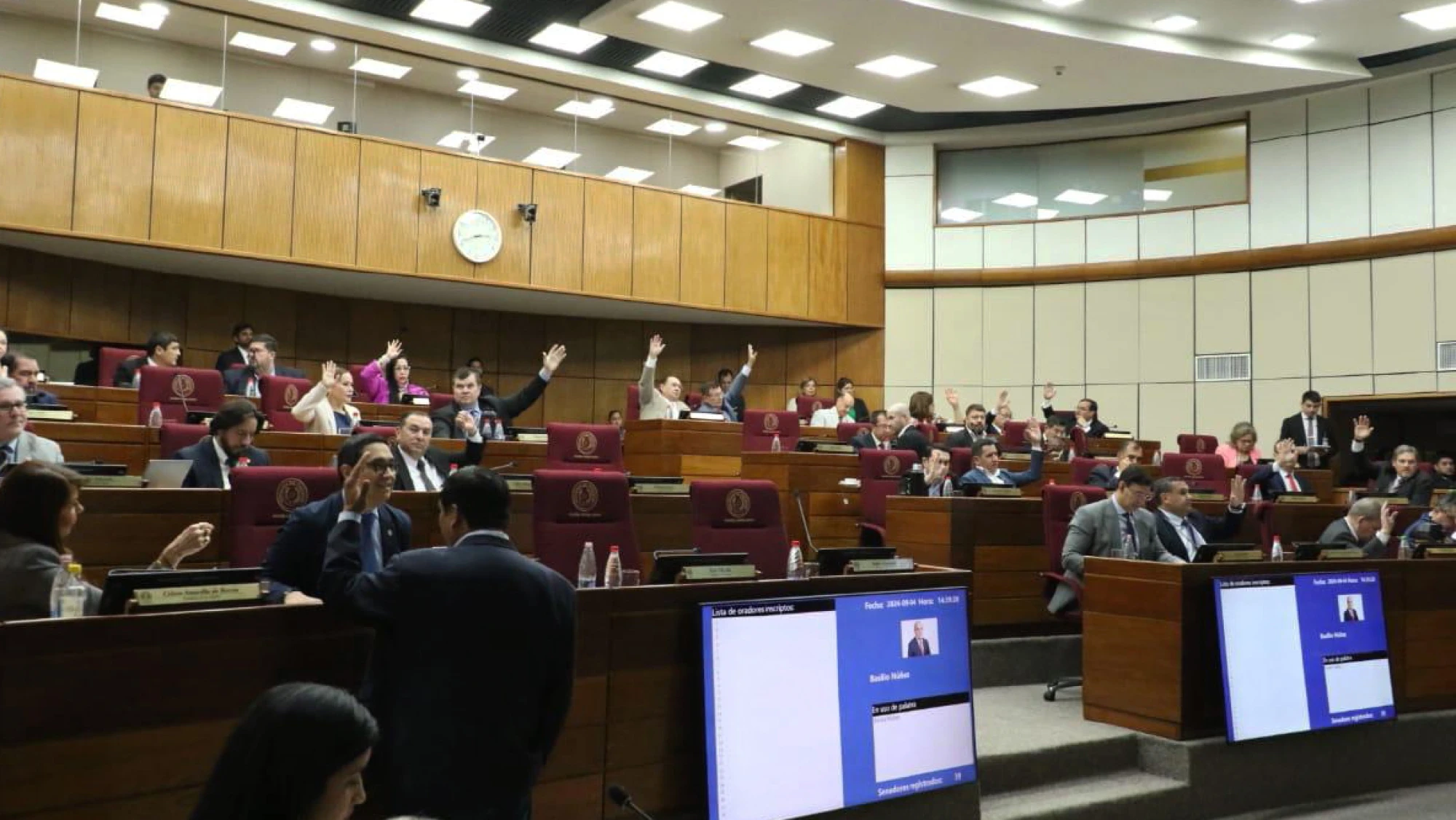 Senadores aprueban que el pueblo pague jubilación vip de legisladores Senadores aprueban que el pueblo pague jubilación vip de legisladores