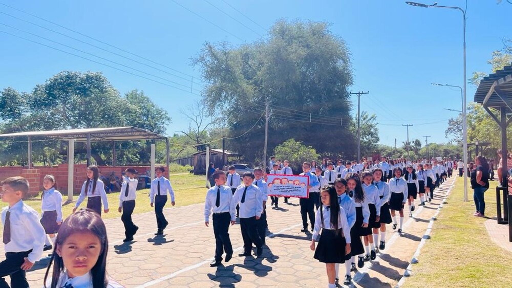 Estudiantes de San Carlos del Apa.jpg