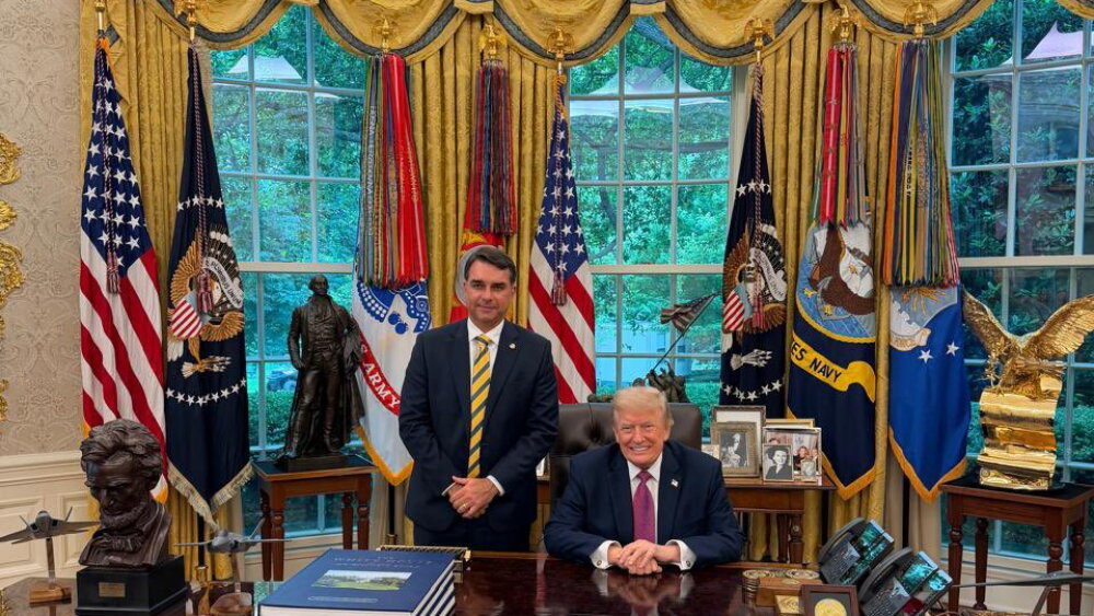 Flavio Bolsonaro y Donald Trump 2.jpg