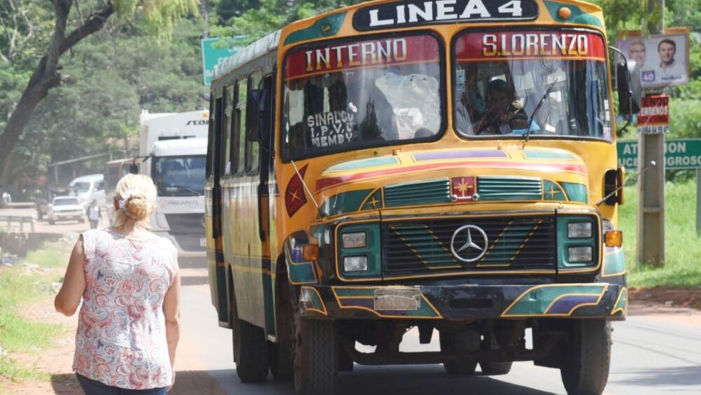 Chatarras. Los buses internos existentes tienen en común;  muy mal estado de  unidades.