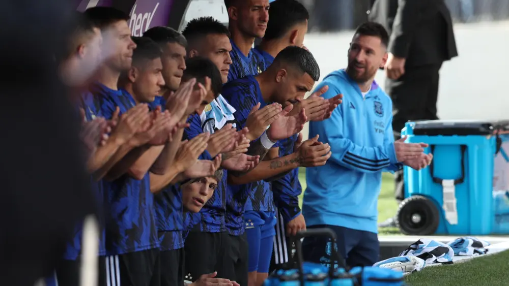 La Scaloneta arrolla a Bolivia en La Paz con Messi en en el banco La Scaloneta arrolla a Bolivia en La Paz con Messi en en el banco