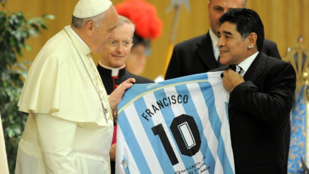 Bergoglio-Maradona_24409212.jpg