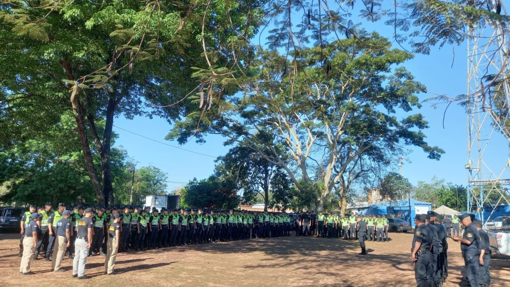 Policías en Feliciano Cáceres.jpg