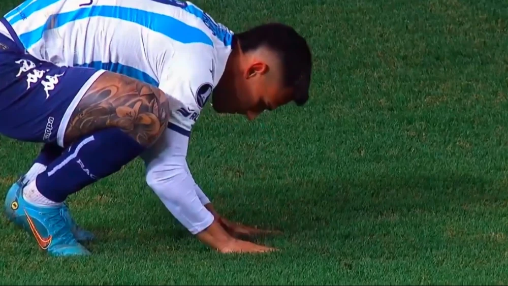 Emotiva despedida de Rojas Emotiva despedida de Rojas