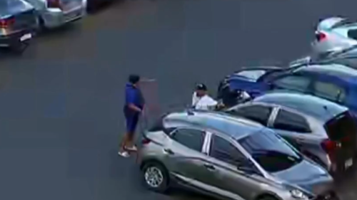 cuidacoches en la Catedral.png