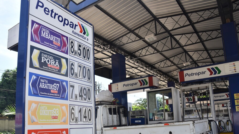 Anuncio. Petropar comunicó ayer que sus precios tuvieron un aumento de G. 450 por litro..jpg