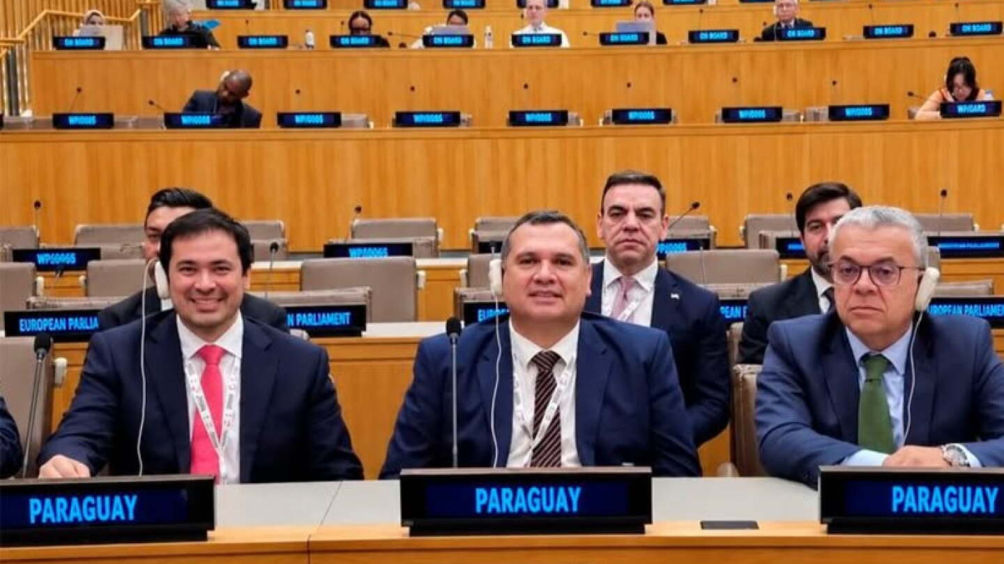 Varios legisladores cartistas viajaron para final del Mundial