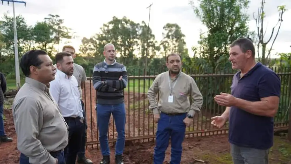 Titular de la ANDE promete a pobladores mejorar suministro eléctrico en María Auxiliadora Titular de la ANDE promete a pobladores mejorar suministro eléctrico en María Auxiliadora