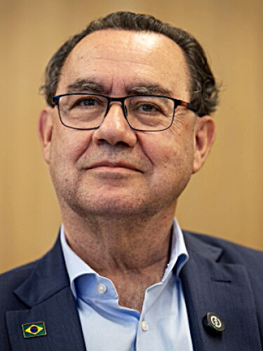 Augusto Cury intensifica campaña con visita en Sao Paulo