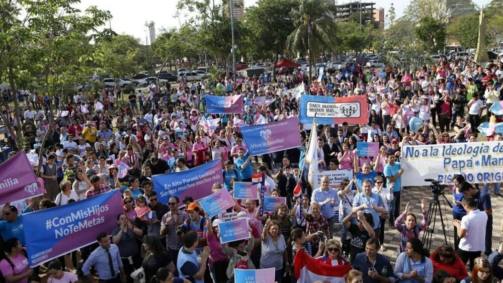 Manifestacion de padres.jpg