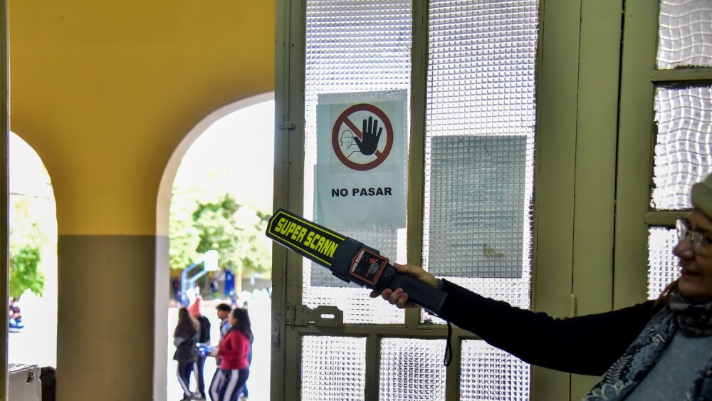 detector de metal en escuelas.jpg