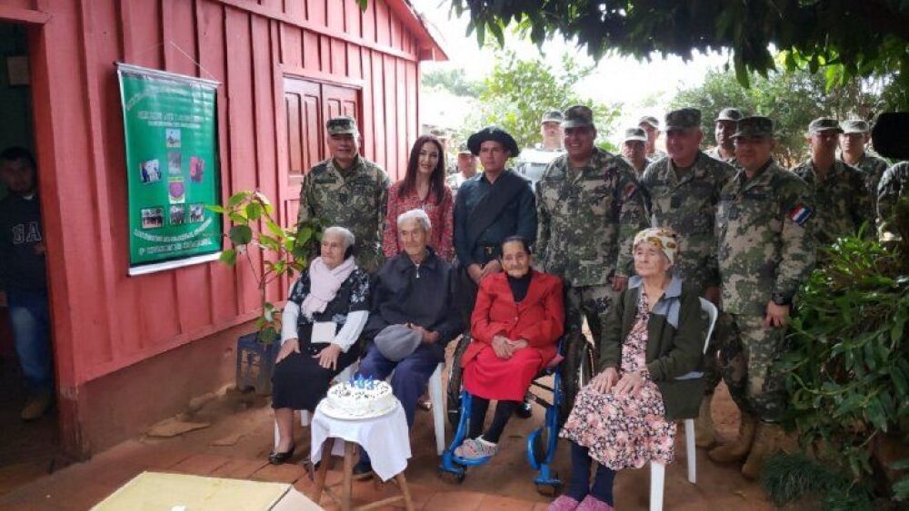 Don Eustacio estuvo rodeado de sus familiares, vecinos y amigos.