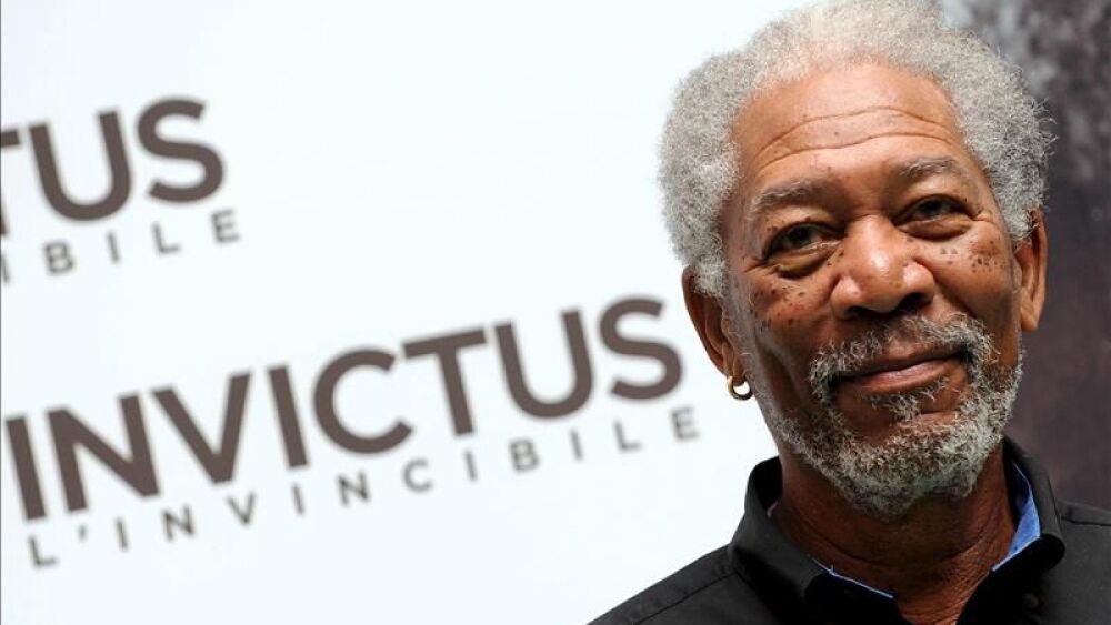 El actor estadounidense Morgan Freeman posa para los fotógrafos durante la presentación de su película "Invictus". EFE/Archivo
