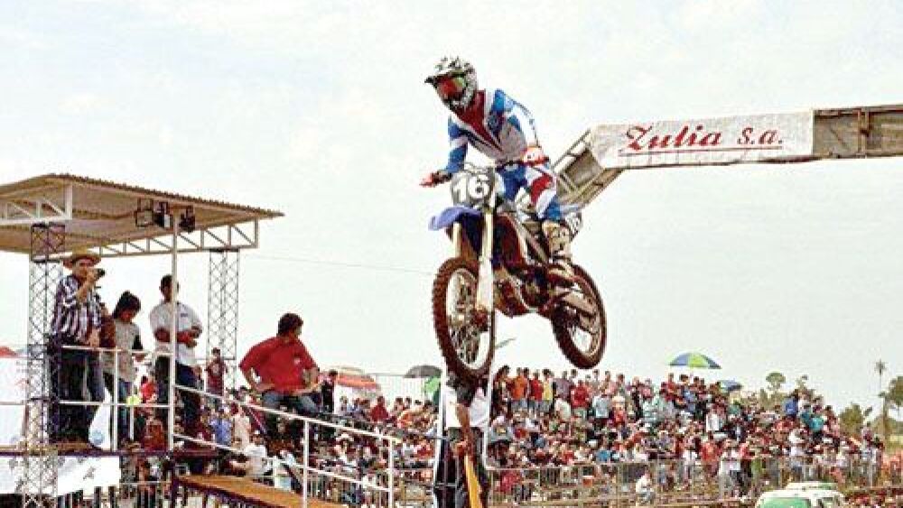A volar.  Las motos volarán mañana en el Alto Paraná.