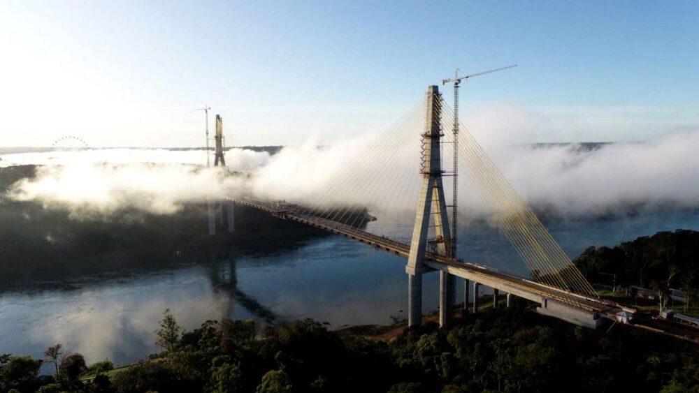 Imponente. La construcción del Puente de la Integración Paraguay-Brasil tiene una inversión de USD 84 millones..jpg
