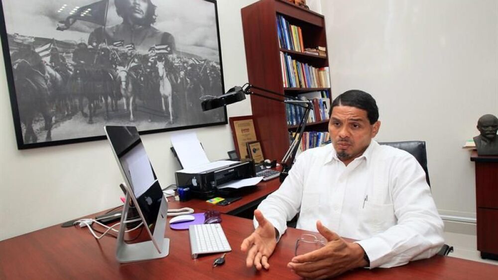 Fotografía tomada el pasado 27 en la que se registró al secretario General del Sindicato Único de Trabajadores de la Construcción y Similares (SUNTRACS), Saúl Méndez, durante una entrevista concedida a Efe en la ciudad de Panamá. EFE