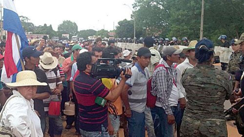 Presión.  Campesinos sampedranos cerraron la ruta 3.