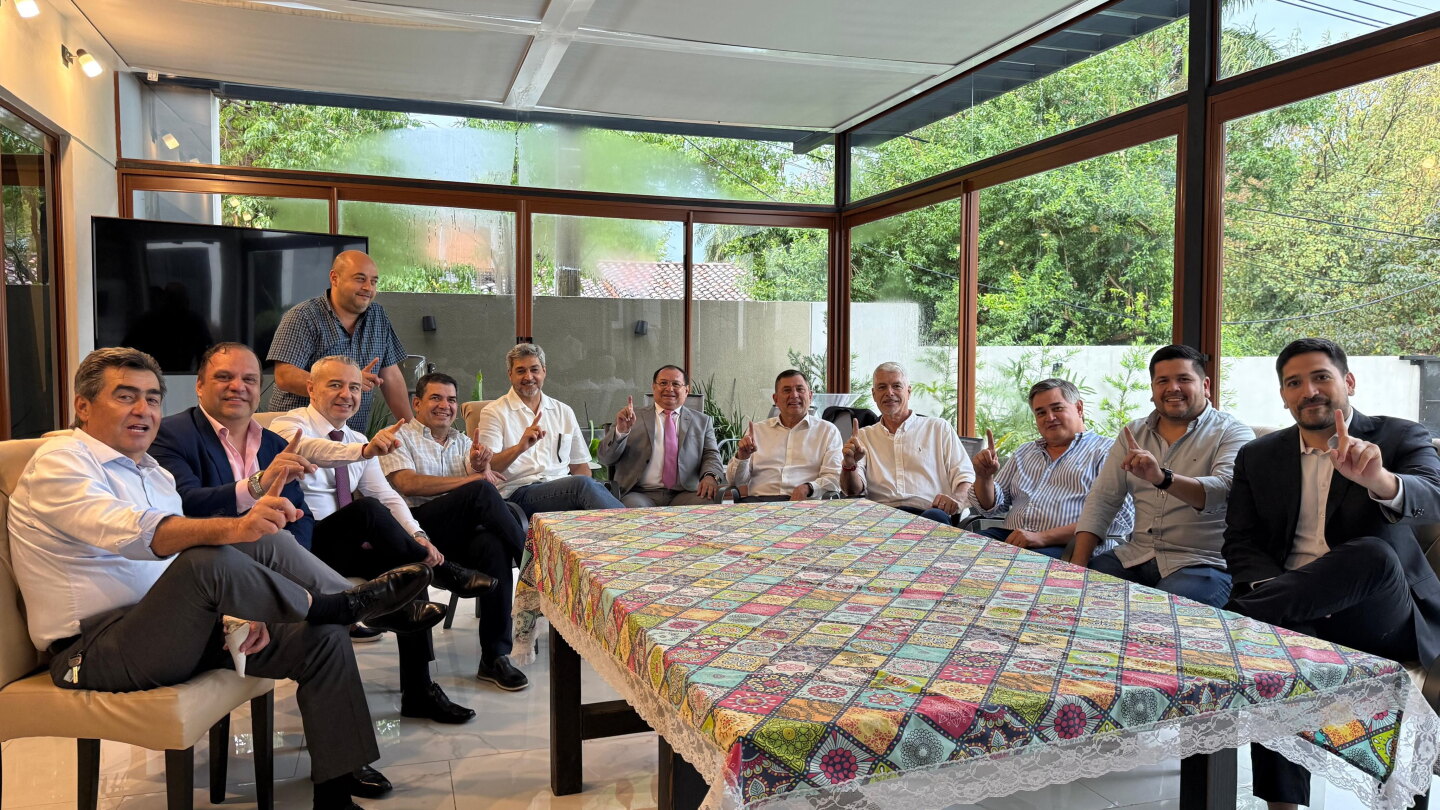 Reunión de la disidencia colorada antes de las Municipales 2026