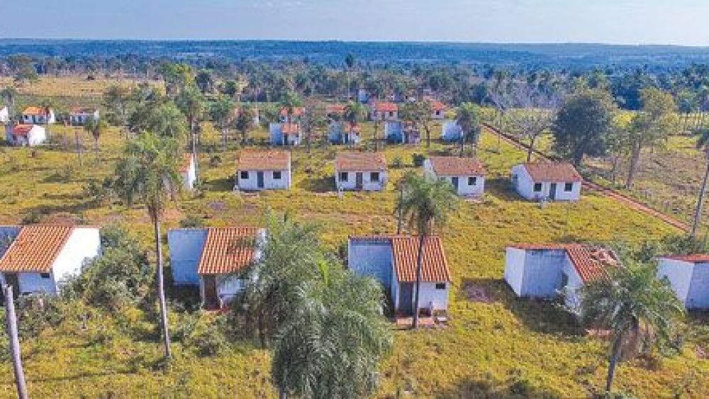 Ubicación.  Las casas se encuentran en  Espajín, a  2 km del radio urbano de Horqueta.