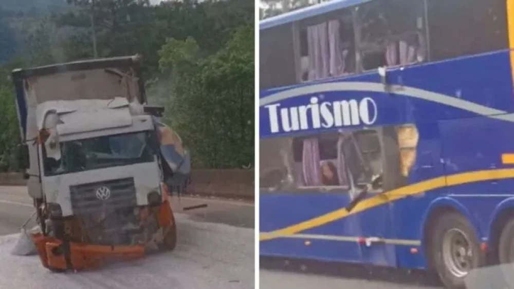 Bus con estudiantes paraguayos sufre accidente que involucra a un camión en Brasil Bus con estudiantes paraguayos sufre accidente que involucra a un camión en Brasil