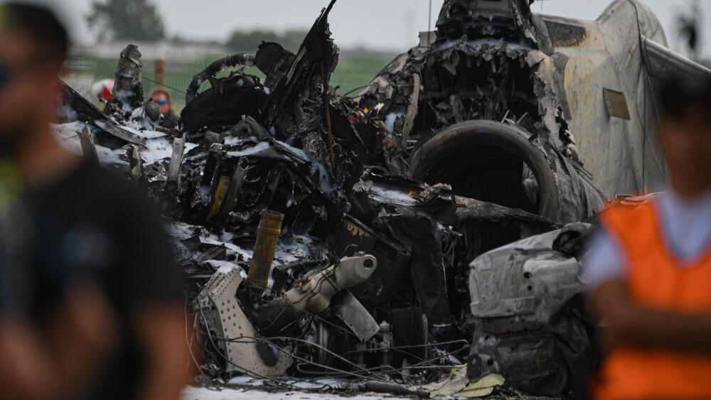 Un avión privado se accidenta y se incendia en la periferia de Buenos Aires.
