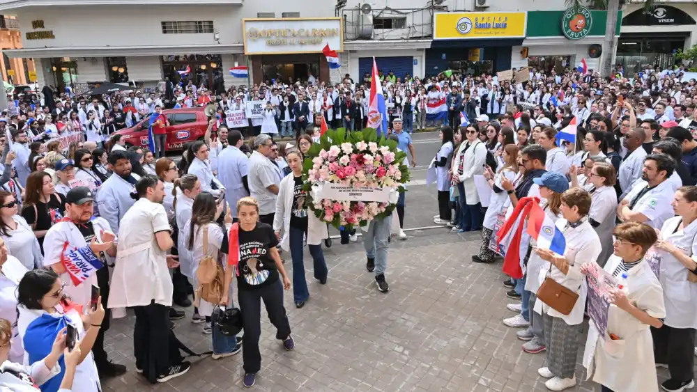 Iglesia insta al diálogo con médicos en huelga: “Cuidar la salud y dignificar a quienes la posibilitan” Iglesia insta al diálogo con médicos en huelga: “Cuidar la salud y dignificar a quienes la posibilitan”
