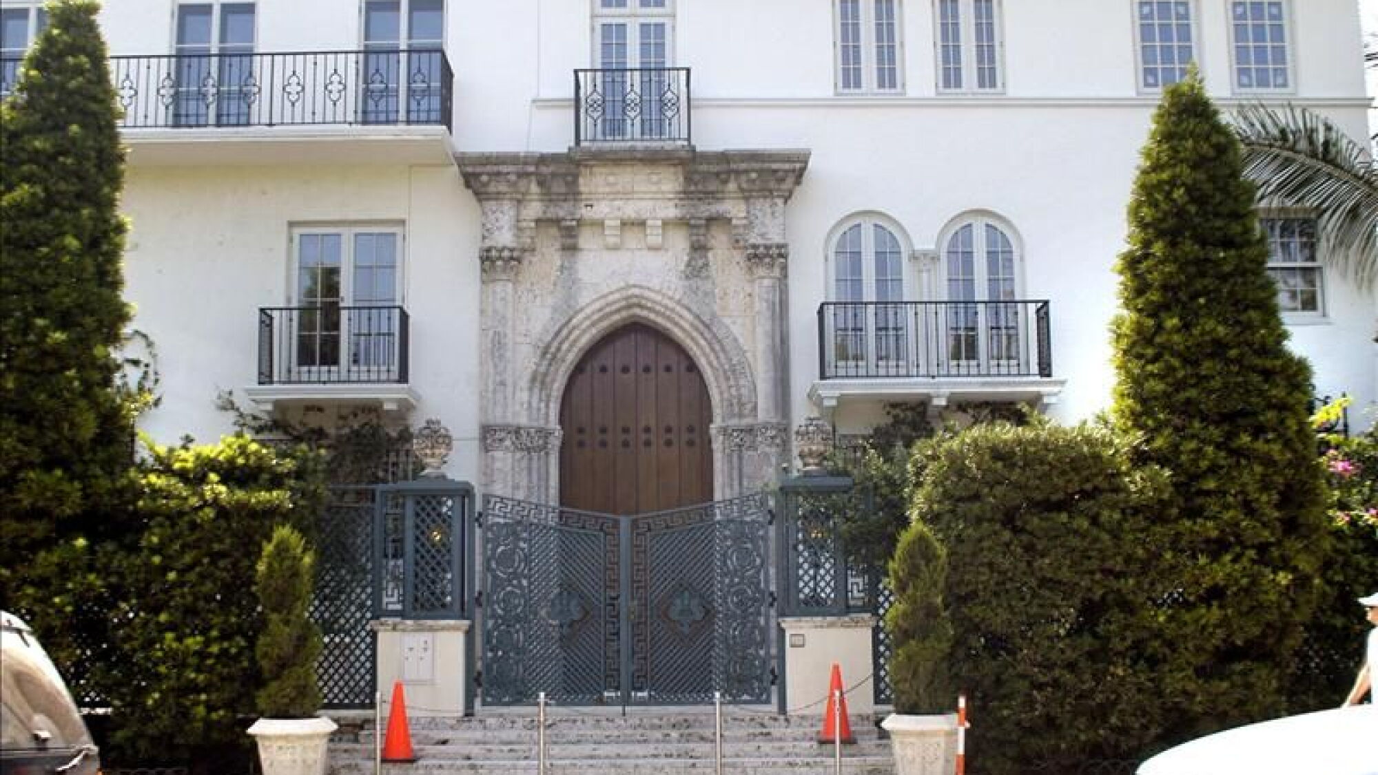Nakash Familia Nakash compra antigua mansión de Versace en Miami por 41,5 ...