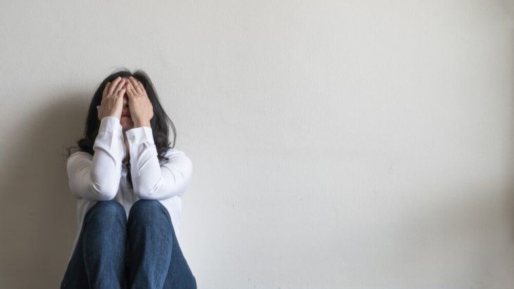 La depresión es un trastorno mental que se caracteriza por una profunda tristeza y decaímiento anímico.