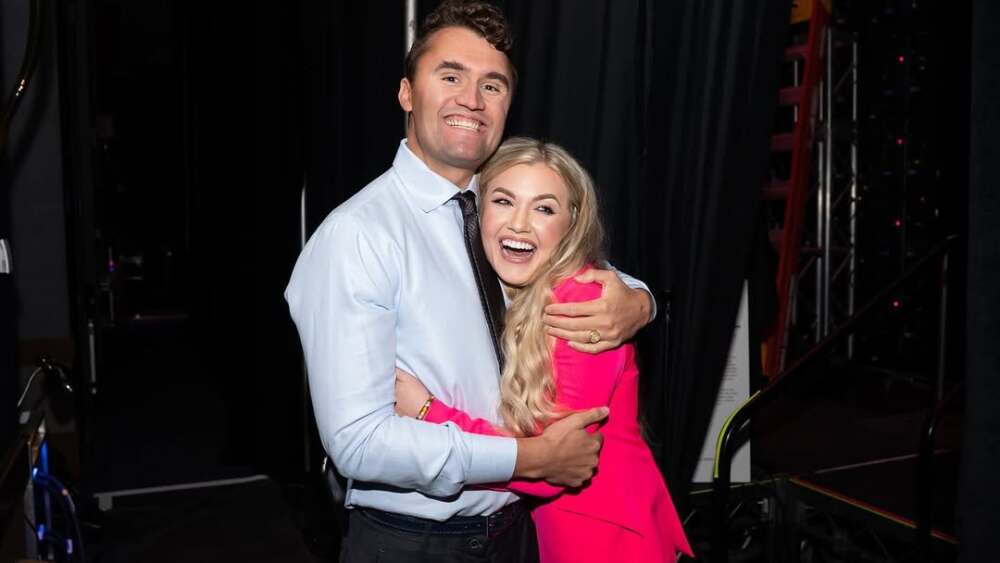 Happy Sunday! Pursue God, get married, and have a family.Everyone go follow my beautiful wife @m.jpg