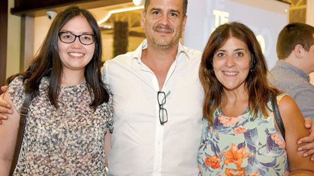 Tamara Terashima, Juan Pablo Orellana y Tana Schémbori.