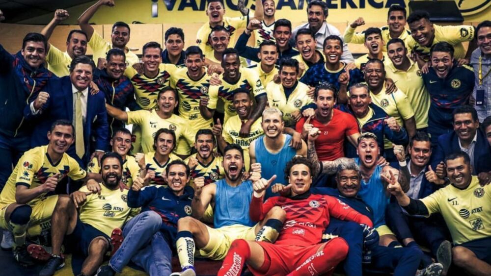 Vuelan alto. Richard Sánchez y Bruno Valdez, en el festejo de las Águilas de América.