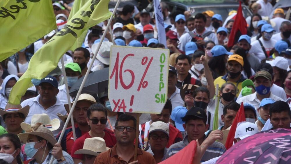 Manifestación docente Luis Enriquez.jpeg