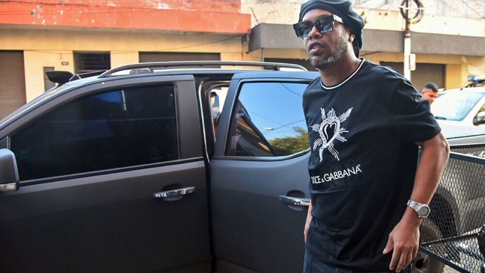 Se debe decidir. Fiscalía pidió que Ronaldinho dé USD 90.000 en reparación del daño.