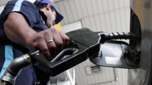 Encaminada. Sería inevitable una nueva suba de precios de las naftas y del gasoil.