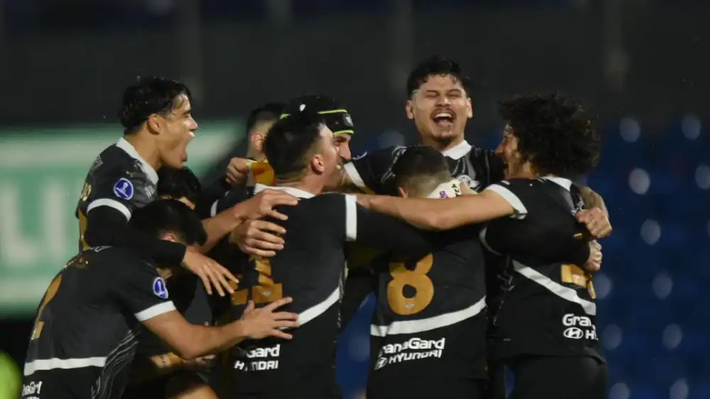 Libertad avanza a los cuartos de final Libertad avanza a los cuartos de final