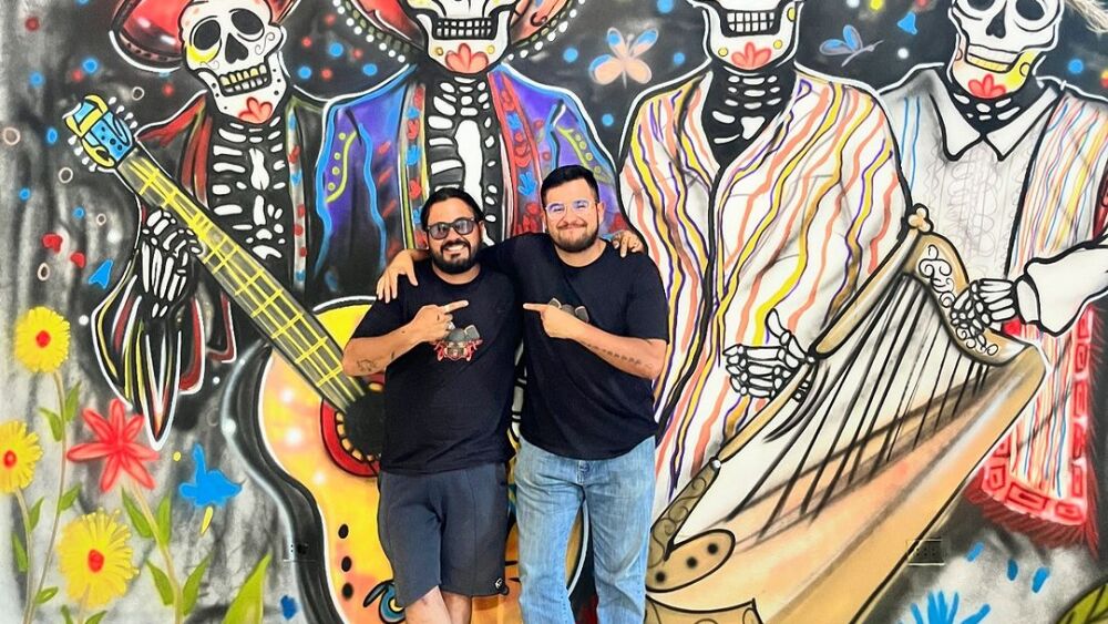 A pesar de que este mural se cubra con pintura de nuevo, el mensaje seguirá siempre vivo- Paraguayos y Mexicanos estamos unidos   Hay cosas que la pintura blanca no podrá borrar, pero JAMÁS hay que rendirse  (1).jpg