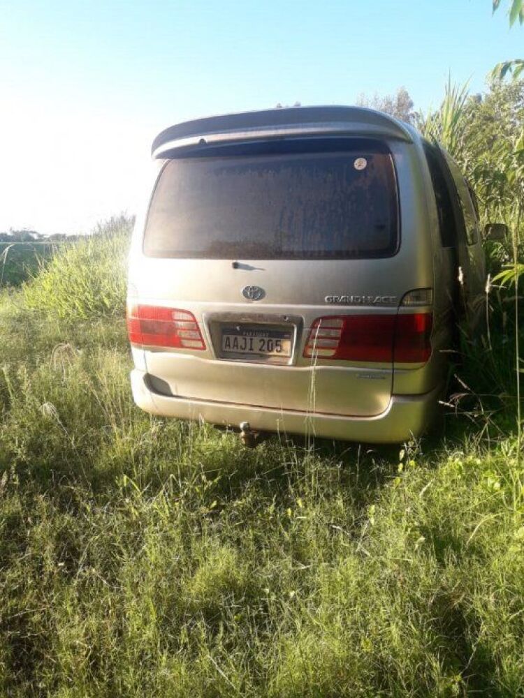 El vehículo fue encontrado en una vivienda abandonada.