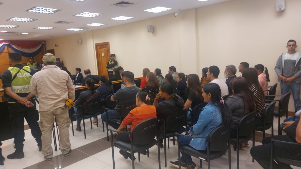 Familiares y amigos que acompañaron el juicio contra el padastro.jpeg