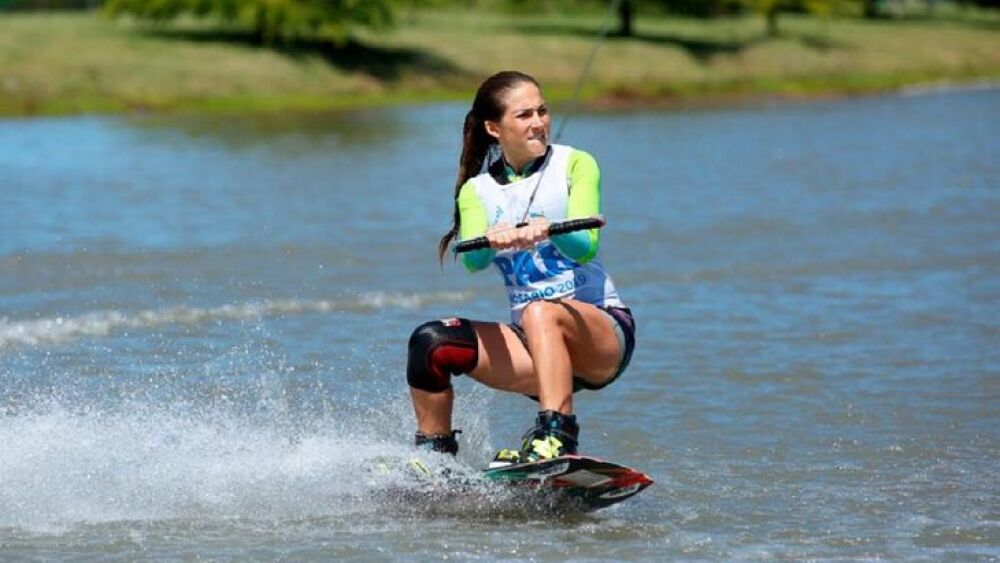 wakeboard: Ani Sisul en plena competencia.