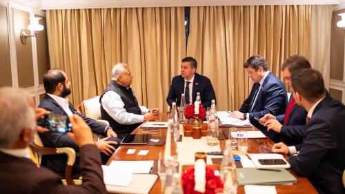 Reunión con conglomerado indio.jpeg