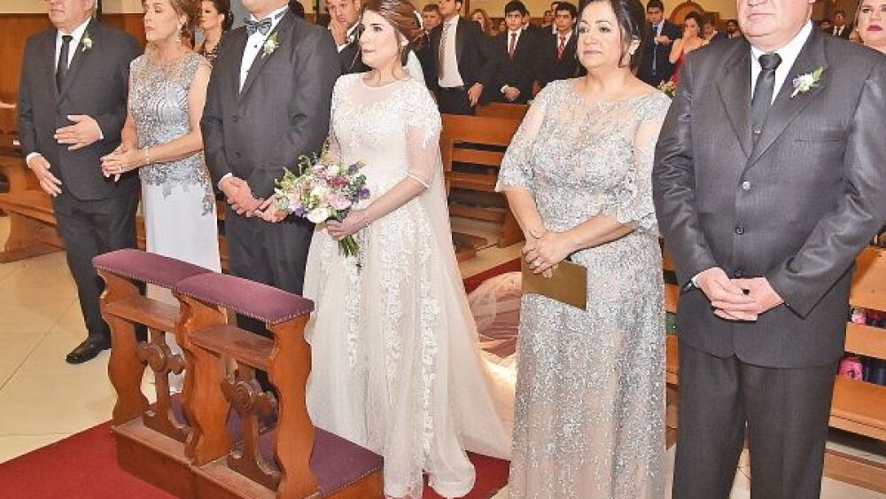 La pareja con sus padrinos, Mario Riveros, Marta González, Carmen López y Rogelio Sallaberry.