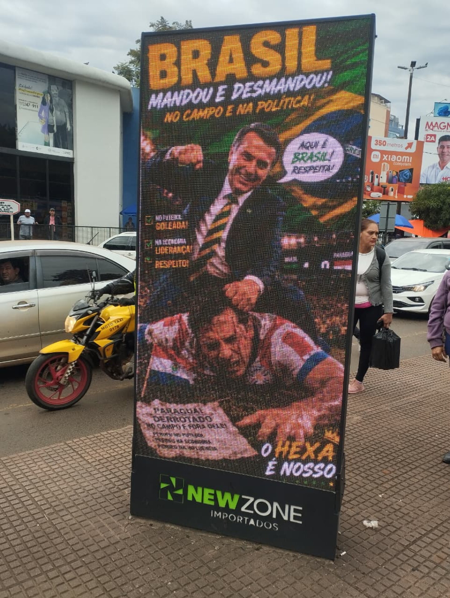 Carteles racistas en Ciudad del Este