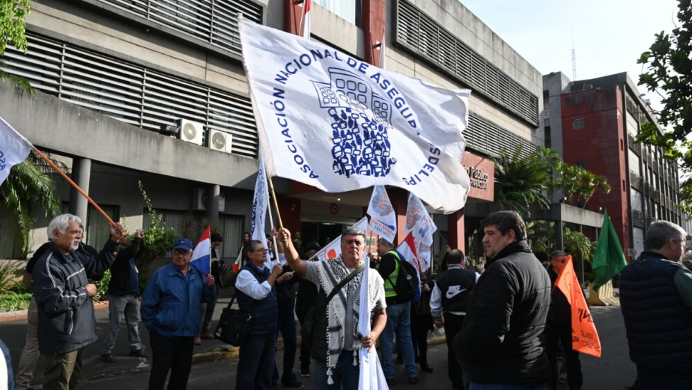 Manifestación frente a la Fiscalía.jpg