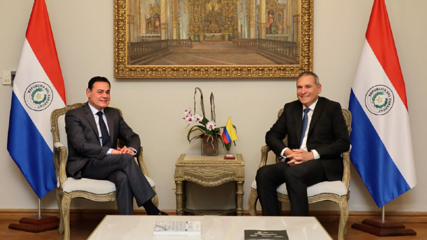 Ruben R Ramirez El canciller Rubén Ramírez recibe al dimitente embajador de Colombia ...